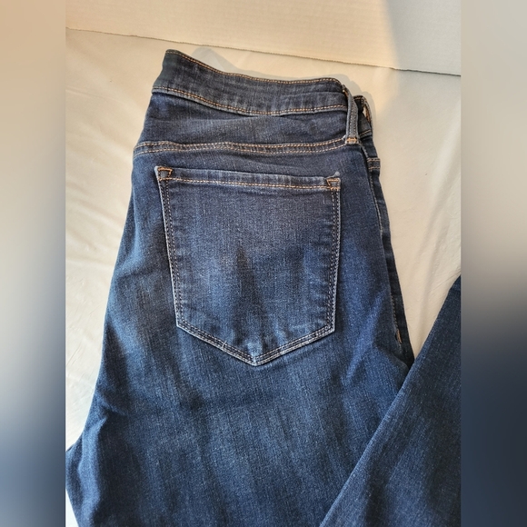 Old Navy Women Blue Jeans, Size 12 Short  (32x26) - Picture 4 of 6